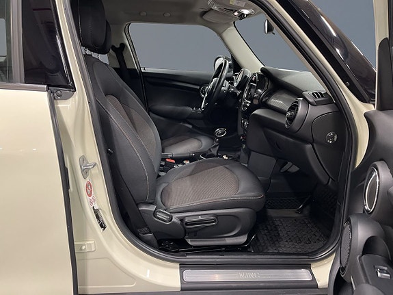MINI Cooper 6 of 8