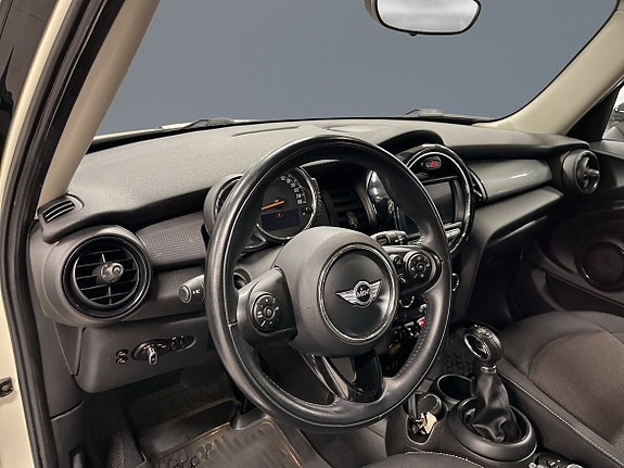 MINI Cooper 4 of 8