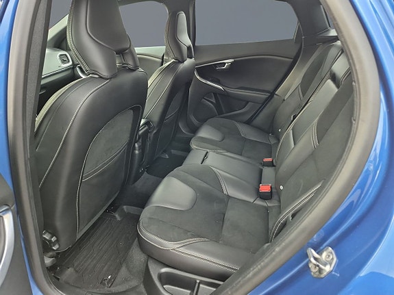 Volvo V40 8 of 11