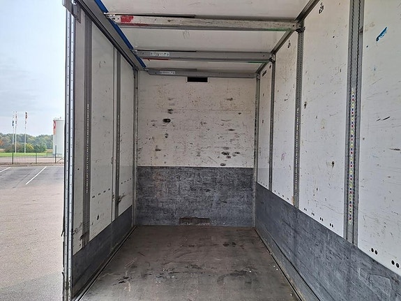 AB EKERI OY Vehicle Rigid 6x2-2 box full side opening 12 of 19