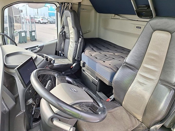AB EKERI OY Vehicle Rigid 6x2-2 box full side opening 3 of 19