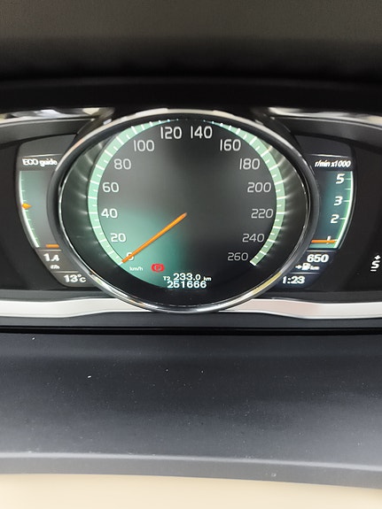 Volvo V60 Cross Country 5 of 9
