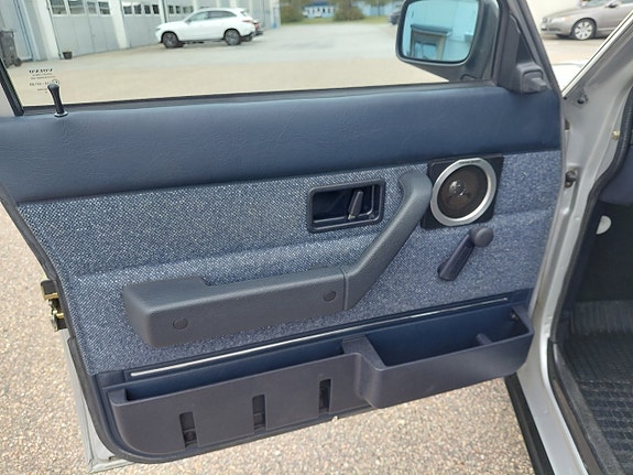 Volvo 244 11 of 22