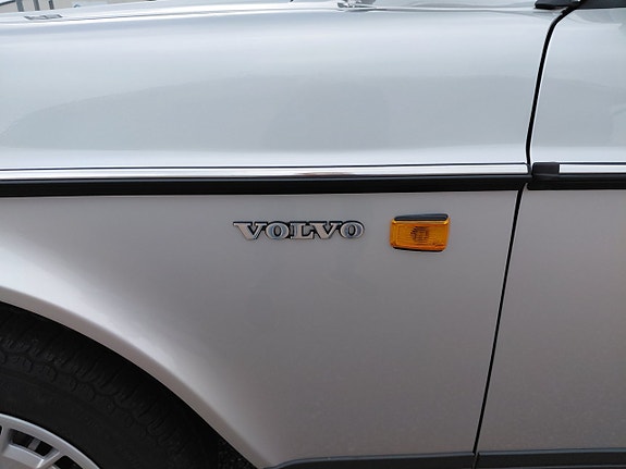 Volvo 244 7 of 22