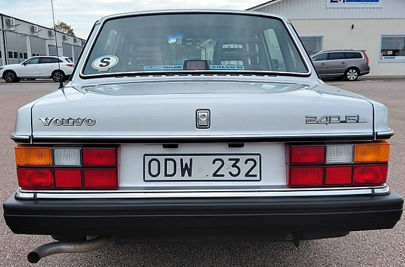 Volvo 244 6 of 22
