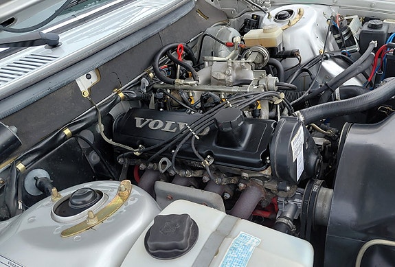 Volvo 244 17 of 22