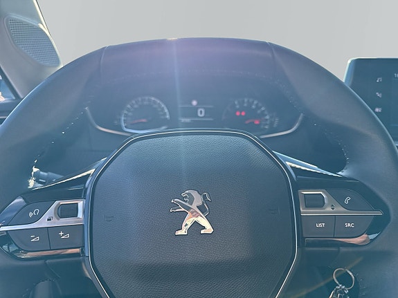 Peugeot 208 14 of 15