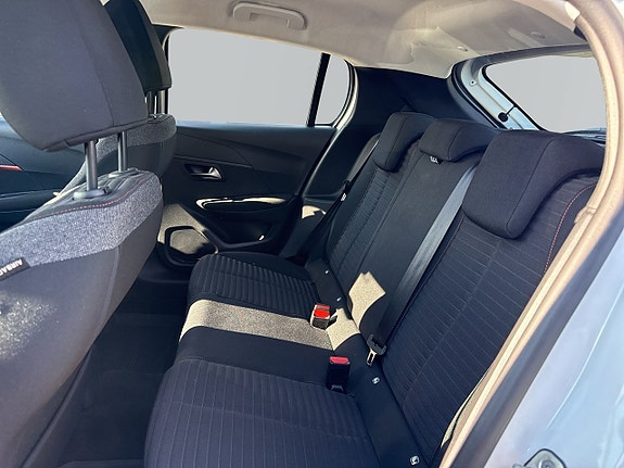 Peugeot 208 10 of 15