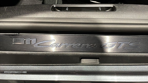 Porsche 911 Carrera GTS 12 of 20