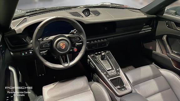 Porsche 911 Carrera GTS 3 of 20