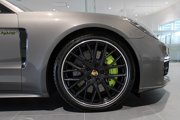 Porsche Panamera 4 14 of 18