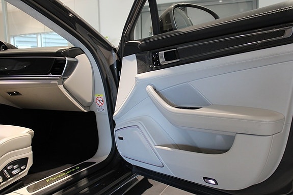 Porsche Panamera 4 15 of 18