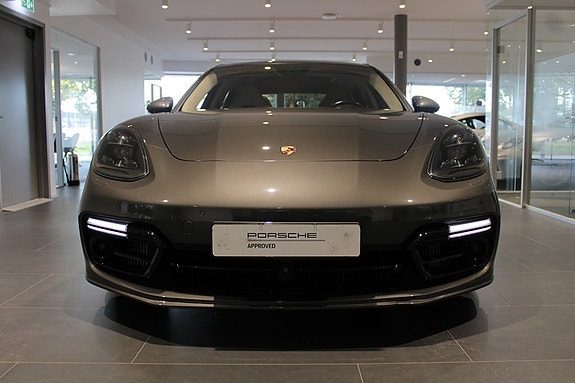 Porsche Panamera 4 3 of 18