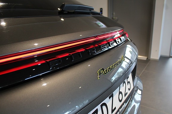 Porsche Panamera 4 8 of 18