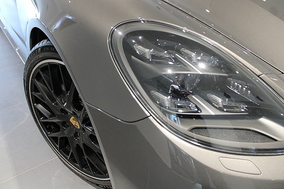 Porsche Panamera 4 13 of 18