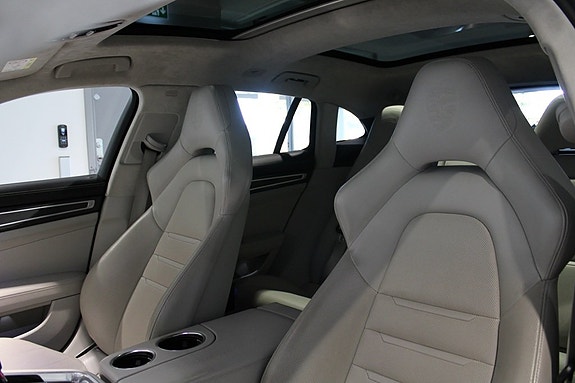 Porsche Panamera 4 7 of 18
