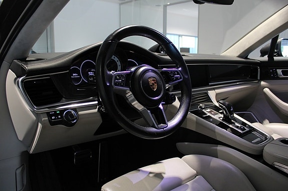 Porsche Panamera 4 6 of 18