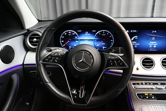 Mercedes-Benz E300 16 of 26