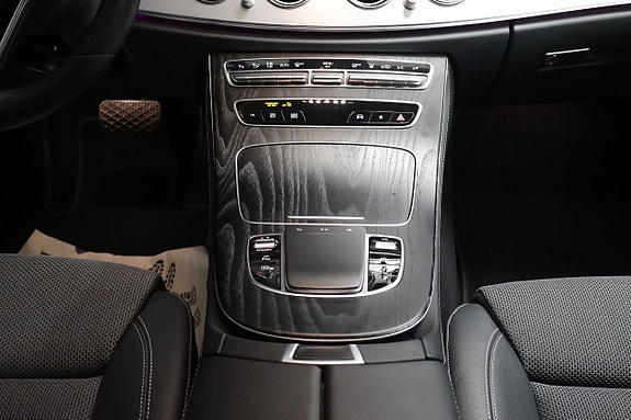 Mercedes-Benz E300 22 of 26