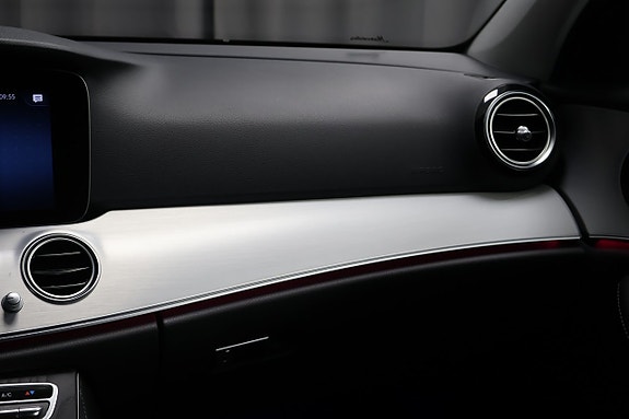 Mercedes-Benz E300 24 of 26