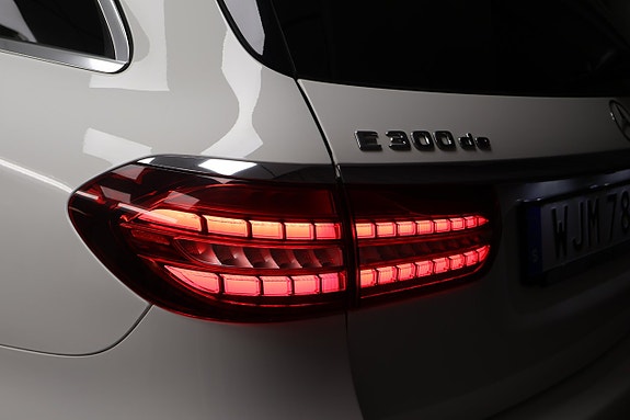 Mercedes-Benz E300 9 of 26