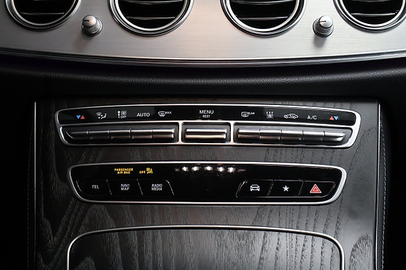 Mercedes-Benz E300 21 of 26