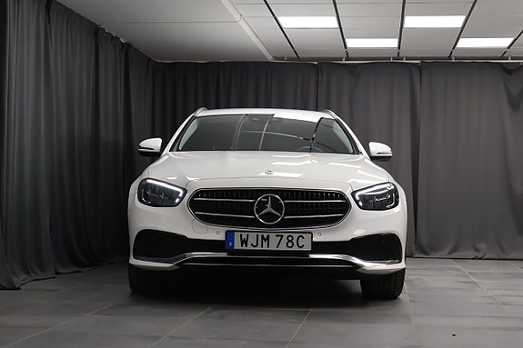 Mercedes-Benz E300 3 of 26