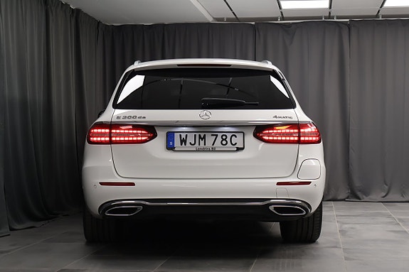 Mercedes-Benz E300 4 of 26