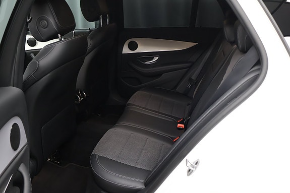 Mercedes-Benz E300 11 of 26