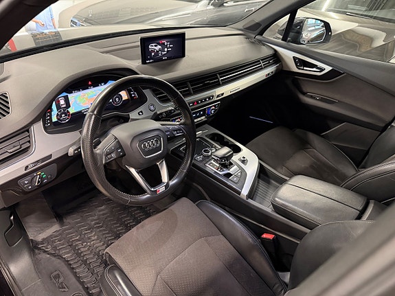 Audi Q7 9 of 26