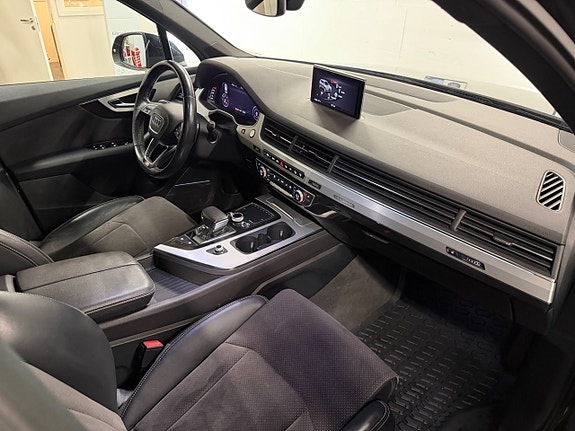 Audi Q7 14 of 26