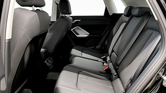Audi Q3 11 of 16