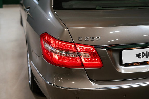 Mercedes-Benz E250 9 of 21