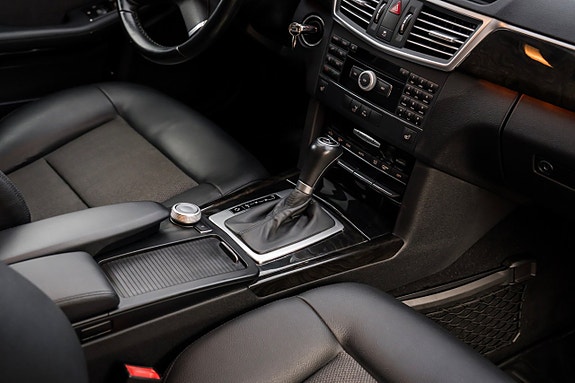 Mercedes-Benz E250 18 of 21