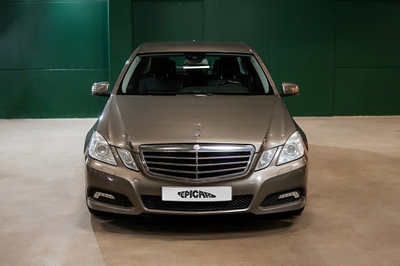 Mercedes-Benz E250 5 of 21