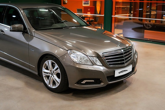 Mercedes-Benz E250 2 of 21
