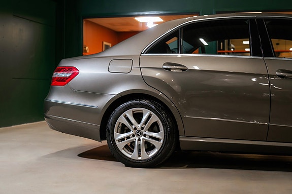 Mercedes-Benz E250 8 of 21