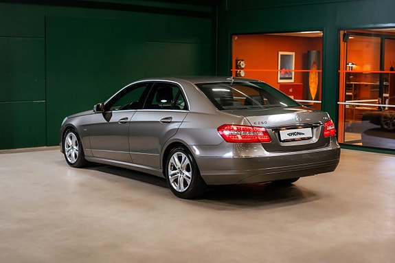 Mercedes-Benz E250 3 of 21