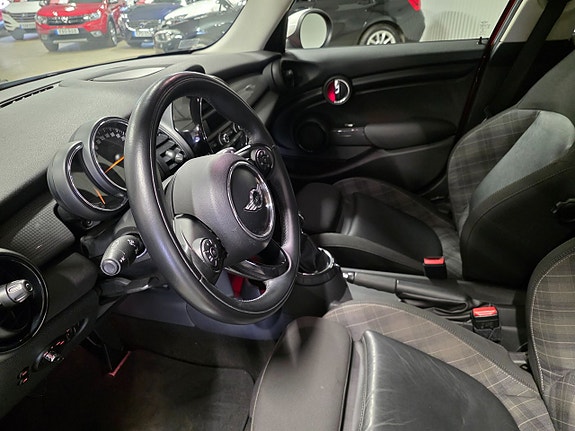 MINI Cooper 6 of 10