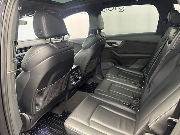 Audi Q7 8 of 14