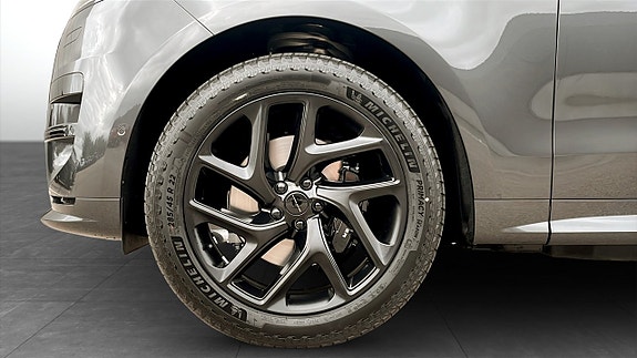 Land Rover Range Rover Sport 9 of 9