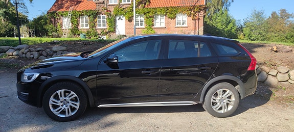 Volvo V60 Cross Country 5 of 8