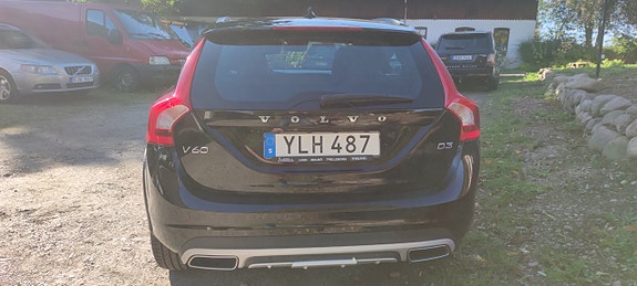 Volvo V60 Cross Country 4 of 8