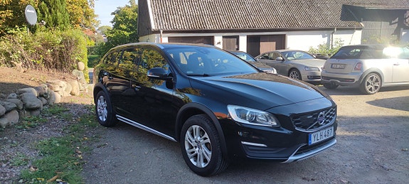 Volvo V60 Cross Country 2 of 8