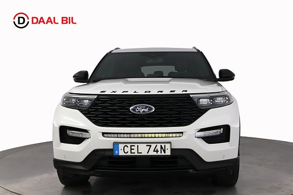 Ford Explorer 2 of 29