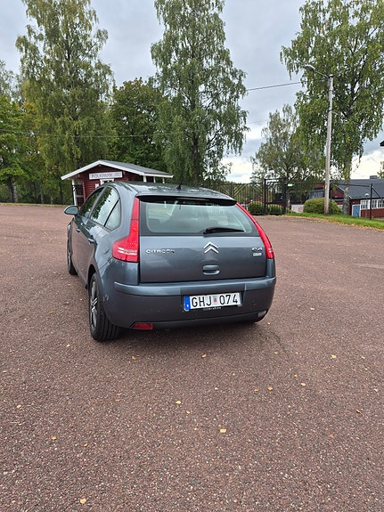 Citroen C4 2 of 2