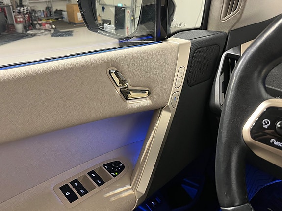 BMW iX 27 of 27