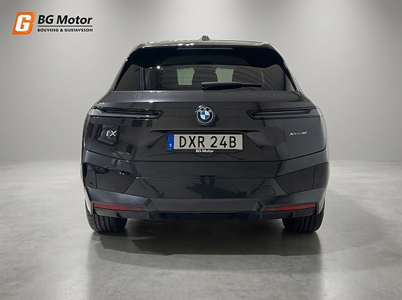 BMW iX 4 of 27