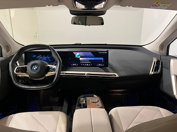 BMW iX 14 of 27