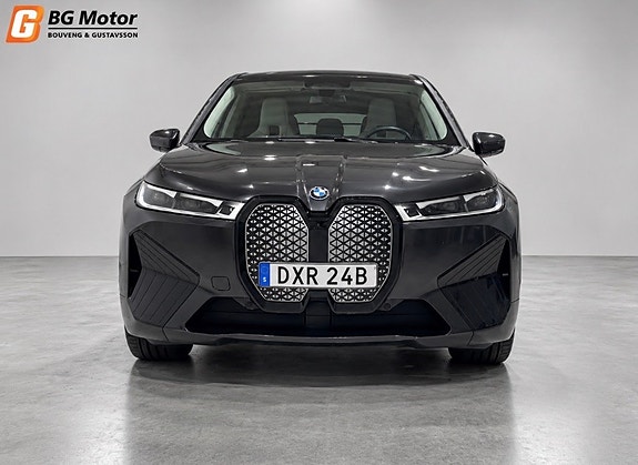 BMW iX 8 of 27